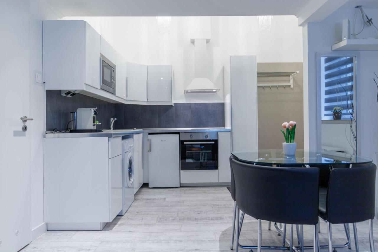 Sleek Minimalist Studio At Inner City Budapest Extérieur photo