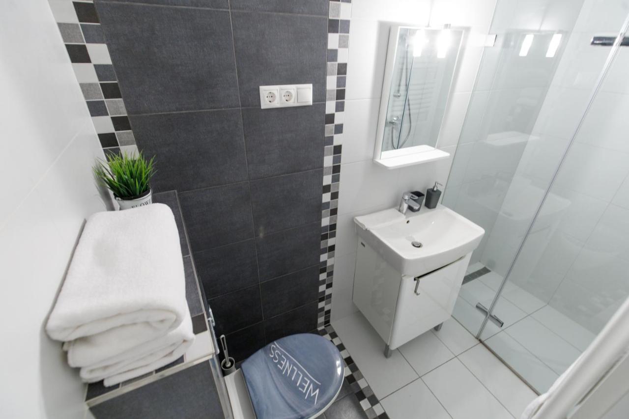 Sleek Minimalist Studio At Inner City Budapest Extérieur photo