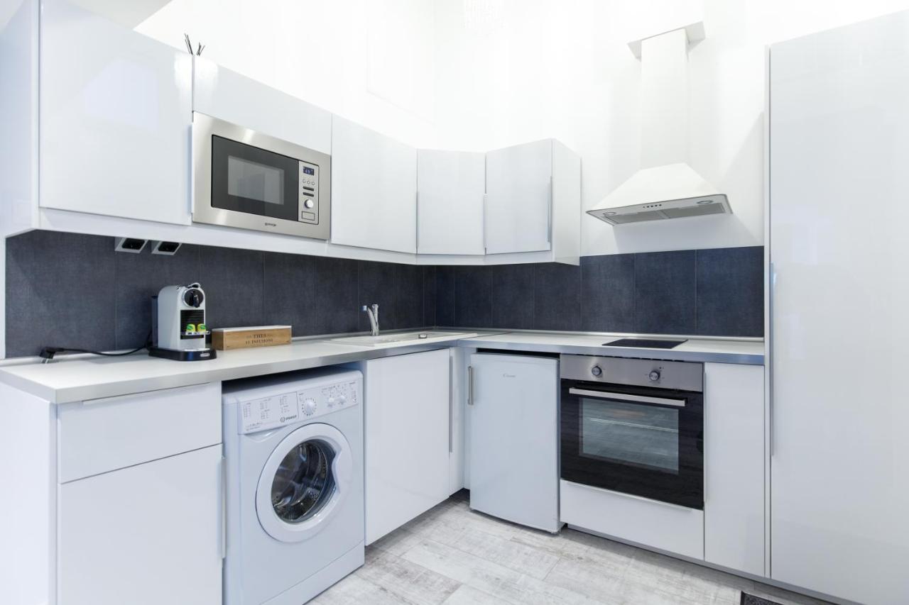 Sleek Minimalist Studio At Inner City Budapest Extérieur photo