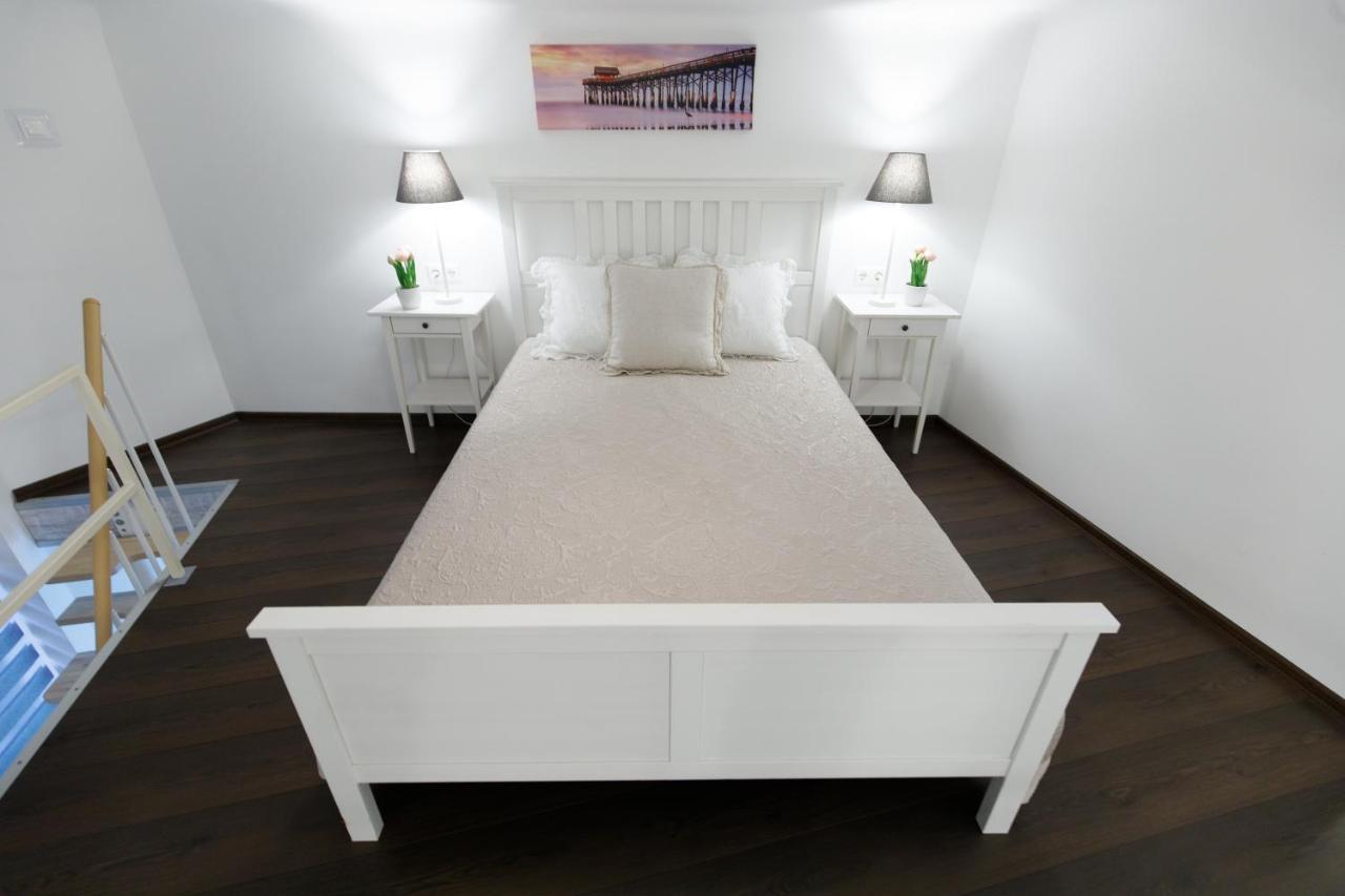 Sleek Minimalist Studio At Inner City Budapest Extérieur photo