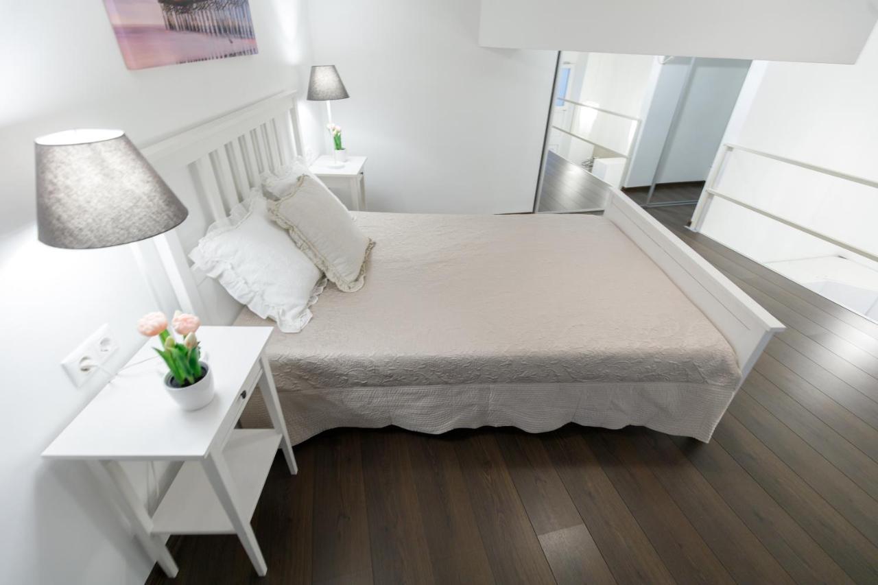 Sleek Minimalist Studio At Inner City Budapest Extérieur photo