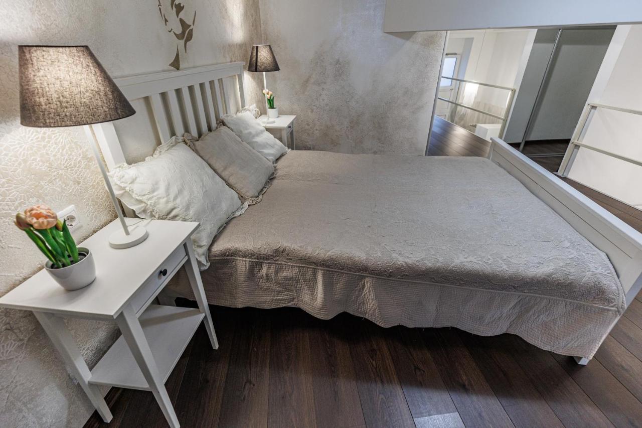 Sleek Minimalist Studio At Inner City Budapest Extérieur photo