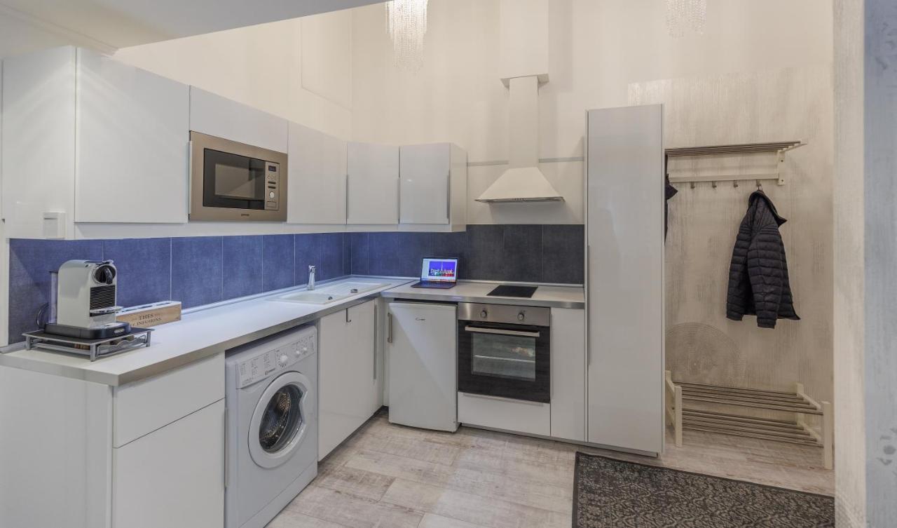 Sleek Minimalist Studio At Inner City Budapest Extérieur photo
