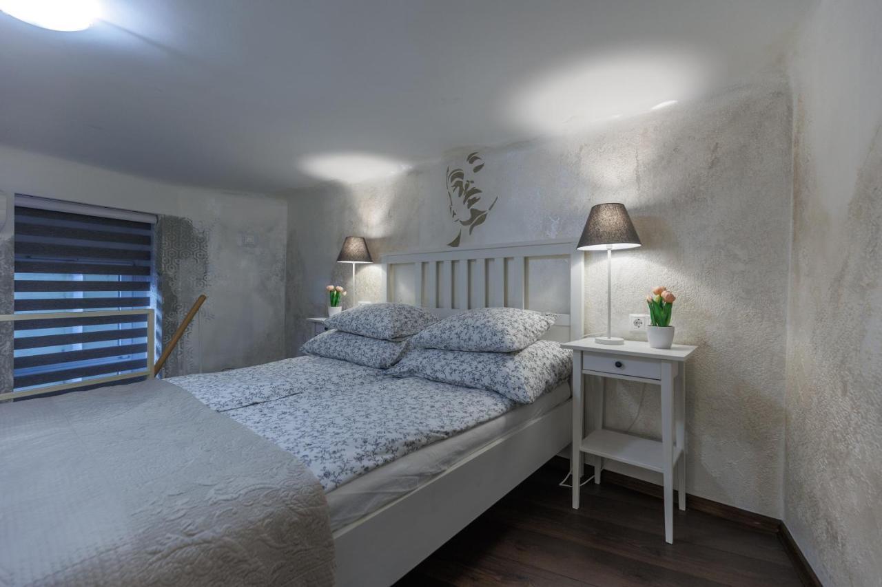 Sleek Minimalist Studio At Inner City Budapest Extérieur photo