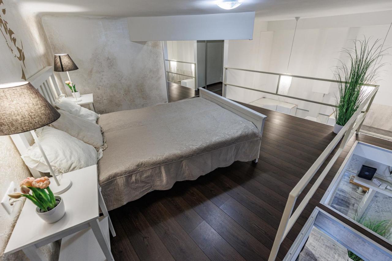 Sleek Minimalist Studio At Inner City Budapest Extérieur photo