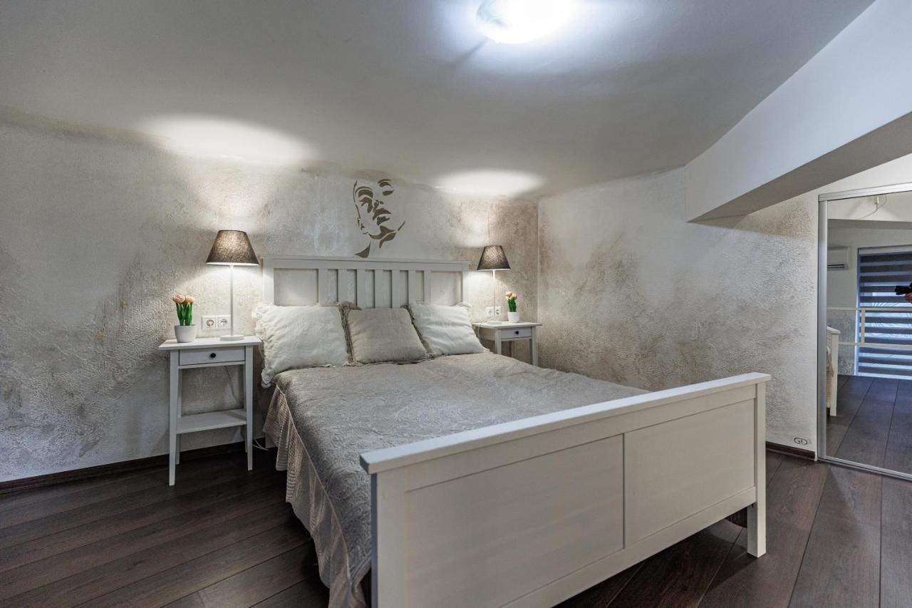 Sleek Minimalist Studio At Inner City Budapest Extérieur photo