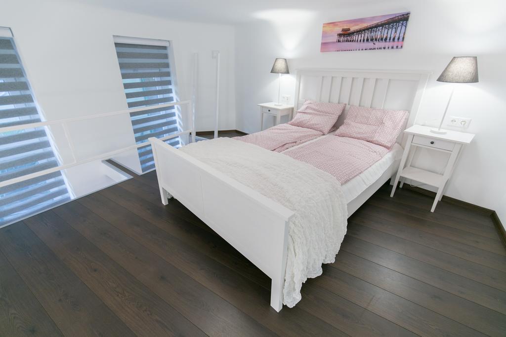 Sleek Minimalist Studio At Inner City Budapest Extérieur photo